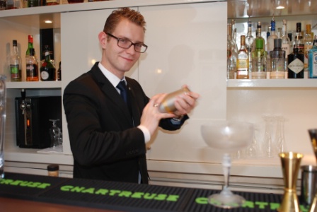 Pierrick Baudry, meilleur apprenti de France, est barman au Bel Ami depuis presque deux ans. Pierrick Baudry, meilleur apprenti de France, est barman au Bel Ami depuis presque deux ans.