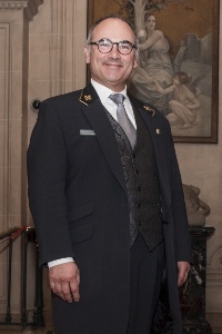 Philippe Lesigne, chef concierge de l'Intercontinental Paris Le Grand, dirige une concierge back-office. Philippe Lesigne, chef concierge de l'Intercontinental Paris Le Grand, dirige une concierge back-office.