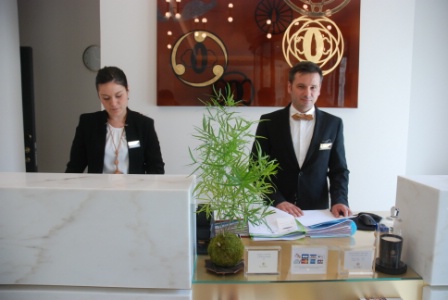 À 38 ans, Florin Donca est majordome au Tsuba Hôtel à Paris.
