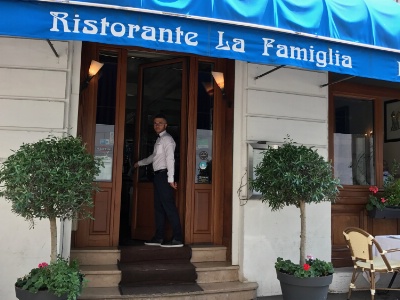 La Famiglia est un restaurant italien très en vogue dans l'ouest parisien. La Famiglia est un restaurant italien très en vogue dans l'ouest parisien.
