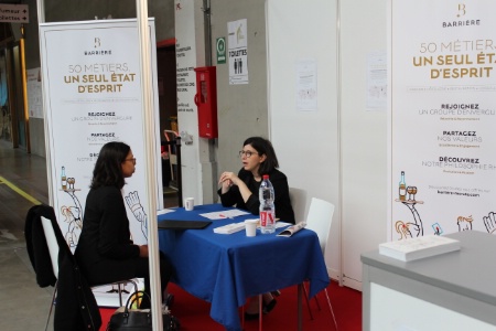 Le salon prend des airs de site de rencontre pour visiteurs et recruteurs.