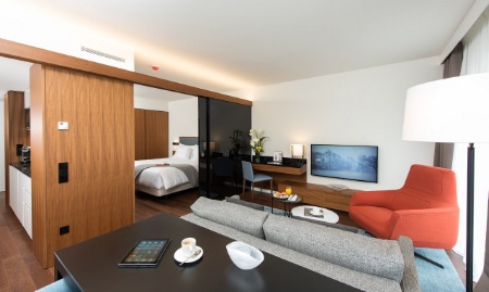 Fraser Suites Geneva a été élue meilleure résidence hôtelière suisse 2017 aux World Travel Awards. Fraser Suites Geneva a été élue meilleure résidence hôtelière suisse 2017 aux World Travel Awards.