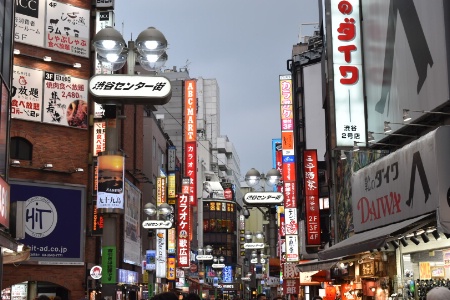 Par manque de place, les villes japonaises misent sur la verticalité.