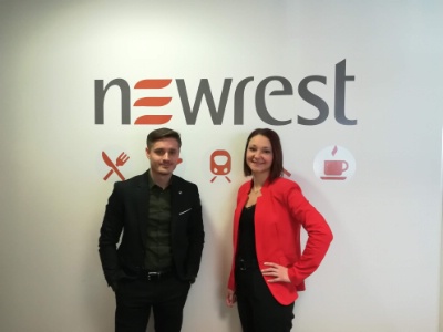 Alexis Montardre, responsable recrutement chez Newrest, en compagnie de sa collègue de l'équipe Ressources humaines