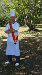 Fabrice Louyot possède un restaurant de cuisine française traditionnelle en Nouvelle-Calédonie. Fabrice Louyot possède un restaurant de cuisine française traditionnelle en Nouvelle-Calédonie.