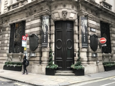À Londres, l'un des restaurants de Marco Pierre White est fermé temporairement, comme ceux d'autres chefs. À Londres, l'un des restaurants de Marco Pierre White est fermé temporairement, comme ceux d'autres chefs.