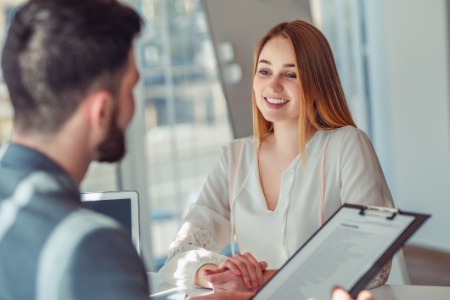 Lors de l'entretien d'embauche, exposez les missions confiées afin de vérifier que le poste correspond aux attentes du candidat et que le futur apprenti possède bien les compétences requises. Lors de l'entretien d'embauche, exposez les missions confiées afin de vérifier que le poste correspond aux attentes du candidat et que le futur apprenti possède bien les compétences requises.
