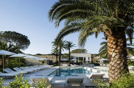 Cadre bucolique et beaux espaces caractérisent l'hôtel sezz à Saint-Tropez.