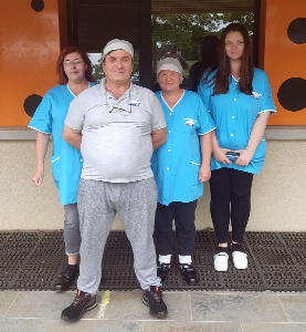 Une famille entière de réfugiés ukrainiens, soit 10 personnes, a été embauchée par les Thermes M=marins de Saint-Malo, à la blanchisserie du groupe où ces déplacés fuyant la guerre vivent une véritable renaissance dans un climat de bienveillance. Une famille entière de réfugiés ukrainiens, soit 10 personnes, a été embauchée par les Thermes M=marins de Saint-Malo, à la blanchisserie du groupe où ces déplacés fuyant la guerre vivent une véritable renaissance dans un climat de bienveillance.