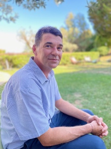 Fabrice Gouin, directeur de La Bastide du Calalou à Moissac-Bellevue (Var), a fait le pari d'embaucher en CDI dès le mois de février plutôt que des saisonniers.