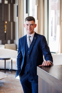 Jeremy Fernandes, 23 ans, directeur d'un restaurant étoilé en Estonie et 'ambassadeur' de son pays d'adoption Jeremy Fernandes, 23 ans, directeur d'un restaurant étoilé en Estonie et 'ambassadeur' de son pays d'adoption