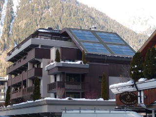 1/4 des besoins annuels en eau chaude du Morgane sont fournis grâce à l’installation en toiture de 70 m2 de panneaux solaires