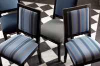 Les éditeurs français de tissus d’ameublement répondent à toutes les contraintes du CHR. Ici les chaises Wist de Philippe Hurel habillées d’une nouvelle collection en Trevisra CS des Créations Métaphores.