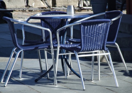 La tendance semble se porter sur des meubles en acier.