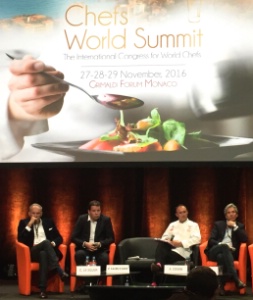 De g.  d. : Christian Le Squer, chef du restaurant Le Cinq  Paris, Pascal Favre d'Anne, chef au Loft culinaire Le Favre d'Anne  Angers, Alan Coxon, chef cuisinier pour la TV britannique, Alexis Donot, L'Argus de la Presse.