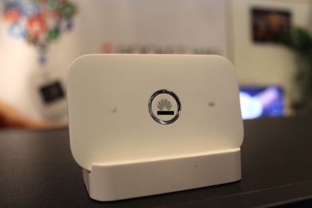 Le pocket wifi est un boîtier, plus petit qu'un smartphone, qui accompagne vos clients.