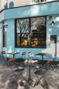 Avec la table Ariane et la chaise La Môme, Fermob repense la terrasse de bistro