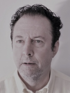 'Nous allons nous lancer dans l'équipement de panneaux solaires pour les toits-parkings de nos clients', souligne Jean-Jacques Denis, directeur des ventes chez Vattenfall Énergies S.A. 'Nous allons nous lancer dans l'équipement de panneaux solaires pour les toits-parkings de nos clients', souligne Jean-Jacques Denis, directeur des ventes chez Vattenfall Énergies S.A.
