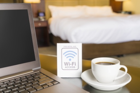 Une ligne ADSL moyenne n'est plus suffisante pour offrir bonne une qualité de connexion à vos clients, surtout si votre hôtel est complet. Une ligne ADSL moyenne n'est plus suffisante pour offrir bonne une qualité de connexion à vos clients, surtout si votre hôtel est complet.