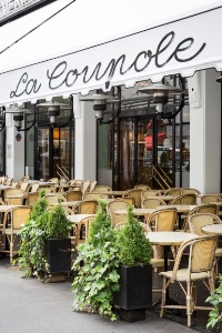 Grâce à ses chauffages extérieurs, la terrasse de La Coupole, à Paris (XIVe), reste installée tout l'hiver. Grâce à ses chauffages extérieurs, la terrasse de La Coupole, à Paris (XIVe), reste installée tout l'hiver.