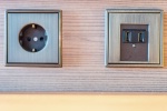 Comment installer des prises et ports USB dans une chambre d'hôtel ?