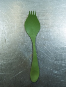 Les couverts en bambou ont la cote dans la vente à emporter. Ici : une version de la 'Georgette' créée pour la soirée d'ouverture du restaurant Cucina à Paris (Ve).