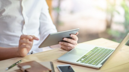 Avec les solutions cloud, votre PMS est accessible depuis m'importe quel support, votre poste de travail, votre PC portable personnel, votre téléphone, votre tablette. Avec les solutions cloud, votre PMS est accessible depuis m'importe quel support, votre poste de travail, votre PC portable personnel, votre téléphone, votre tablette.