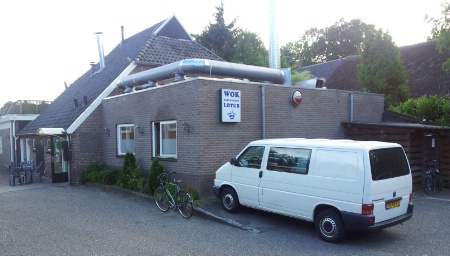 Gaines de ventilation au-dessus des cuisines d'un restaurant.