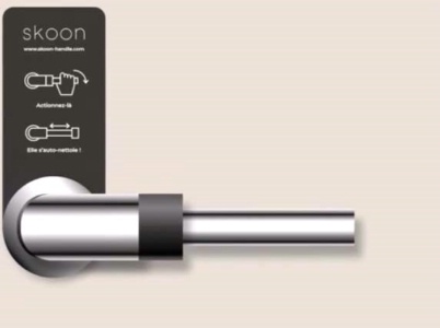 Skoon Smart Handle, un seul passage de la bague et la poignée est désinfectée.