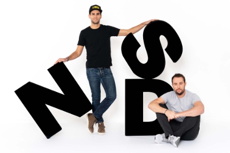 La startup Not So Dark a été créée en 2020 par Clément Benoit et Alexandre Haggai, et soutenue par Oscar Salazar (cofondateur d'Uber). La startup Not So Dark a été créée en 2020 par Clément Benoit et Alexandre Haggai, et soutenue par Oscar Salazar (cofondateur d'Uber).