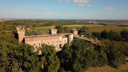 Le Château de Terrides, à Labourgade (Tarn-et-Garonne), un vaste domaine de 93 ha. Le Château de Terrides, à Labourgade (Tarn-et-Garonne), un vaste domaine de 93 ha.