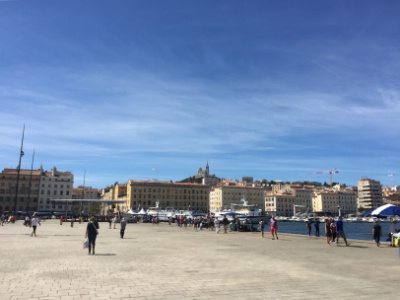 Le Tonic Hôtel est situé dans le coin gauche sur le Vieux-Port de Marseille.