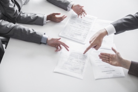 L'acquéreur doit procéder à un audit social rigoureux puisque l'ensemble des contrats de travail de l'entreprise cédant son fonds va lui être transféré automatiquement. L'acquéreur doit procéder à un audit social rigoureux puisque l'ensemble des contrats de travail de l'entreprise cédant son fonds va lui être transféré automatiquement.