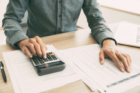 La cession de fonds de commerce et la cession de titres sont soumises à une fiscalité différente. Mieux vaut les connaître avant de passer à l'acte.