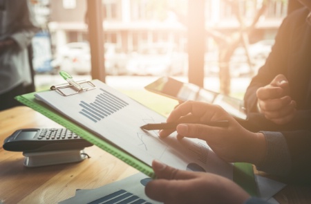 L'EBE est le meilleur indicateur de la rentabilité économique de l'exploitation, car il correspond à l'excédent dégagé par l'entreprise en ne tenant compte que des produits et charges nécessaires à l'exploitation. L'EBE est le meilleur indicateur de la rentabilité économique de l'exploitation, car il correspond à l'excédent dégagé par l'entreprise en ne tenant compte que des produits et charges nécessaires à l'exploitation.