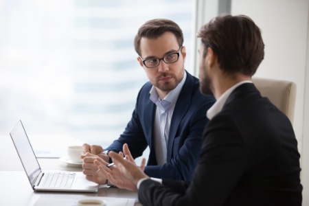 Si le vendeur vend son fonds de commerce, il n'a pas en principe pas à demander l'autorisation du bailleur, tout comme dans la vente de parts ou d'actions. Si le vendeur vend son fonds de commerce, il n'a pas en principe pas à demander l'autorisation du bailleur, tout comme dans la vente de parts ou d'actions.