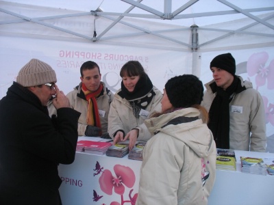 La ‘Conciergerie nomade’ dehors par - 10 °C avec le sourire. La ‘Conciergerie nomade’ dehors par - 10 °C avec le sourire.