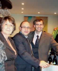Joëlle Brouard, directrice de l’Institut du management du vin de l’ESC Dijon, Stéphan Bourcieu, directeur général du Groupe ESC Dijon, et Damien Wilson, responsable du MSc in Wine business qui ouvrira en octobre 2009