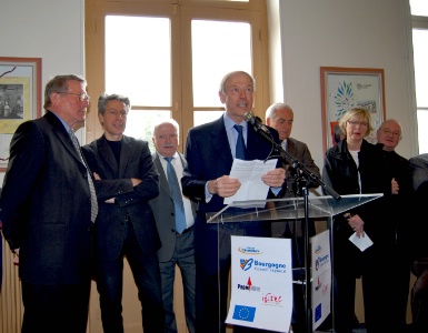 Selon Michel Picard, maire de Chagny, “en s’installant à Chagny, Prom’Hôte/Ifitel bénéficie d’un emplacement idéal : entre Beaune et Chalon-sur-Saône, deux villes richement dotées en infrastructure hôtelière”. À sa droite, de profil, Guy Obozil, et Jean Biron, président de PromHôte/Ifitel. Selon Michel Picard, maire de Chagny, “en s’installant à Chagny, Prom’Hôte/Ifitel bénéficie d’un emplacement idéal : entre Beaune et Chalon-sur-Saône, deux villes richement dotées en infrastructure hôtelière”. À sa droite, de profil, Guy Obozil, et Jean Biron, président de PromHôte/Ifitel.