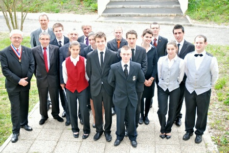 Les 10 candidats dont Clément Druetz, médaille d’argent régionale, ( 1e rang au centre) entourés du Président Didier Lasserre, MOF 2007 et des membres du jury, Franck Montangon, maître d’hôtel The Regent Grand Hôtel Bordeaux, Laurent Bouveyron, maître d’hôtel au Saint James à Bouliac, Patrick Delbouys, directeur de la restauration Elior aéroport de Bordeaux, Christian Jolibert, conseiller d’enseignement technique Les 10 candidats dont Clément Druetz, médaille d’argent régionale, ( 1e rang au centre) entourés du Président Didier Lasserre, MOF 2007 et des membres du jury, Franck Montangon, maître d’hôtel The Regent Grand Hôtel Bordeaux, Laurent Bouveyron, maître d’hôtel au Saint James à Bouliac, Patrick Delbouys, directeur de la restauration Elior aéroport de Bordeaux, Christian Jolibert, conseiller d’enseignement technique
