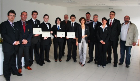 Finalistes, lauréat et membres du jury de la première édition de ce concours interne.