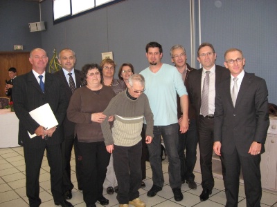 les membres du jury et l'équipe du foyer La Clairière, Pouzauges, vainqueur de l'édition 2009. les membres du jury et l'équipe du foyer La Clairière, Pouzauges, vainqueur de l'édition 2009.
