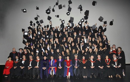 les 190 diplômés de Glion. les 190 diplômés de Glion.