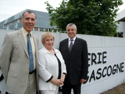 Michel Sarrazin, le nouveau proviseur, Patricia Mazon, la nouvelle proviseur-adjointe, et Didier Lasserre, officiellement chef de travaux après avoir assuré un intérim de sept mois l’an dernier. Michel Sarrazin, le nouveau proviseur, Patricia Mazon, la nouvelle proviseur-adjointe, et Didier Lasserre, officiellement chef de travaux après avoir assuré un intérim de sept mois l’an dernier.