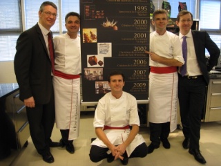L'équipe de l'Ecole du Grand Chocolat Valrhona. L'équipe de l'Ecole du Grand Chocolat Valrhona.