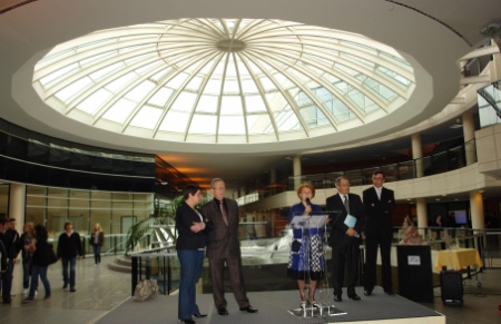 Dans le hall du lycée, la conseillère régionale Pascale Semet, le président de région René Souchon, le proviseur Ghania Ben Gharbia, le recteur d'académie Gérard Besson, et l'inspecteur d'académie de l'Allier Antoine Destres. Dans le hall du lycée, la conseillère régionale Pascale Semet, le président de région René Souchon, le proviseur Ghania Ben Gharbia, le recteur d'académie Gérard Besson, et l'inspecteur d'académie de l'Allier Antoine Destres.
