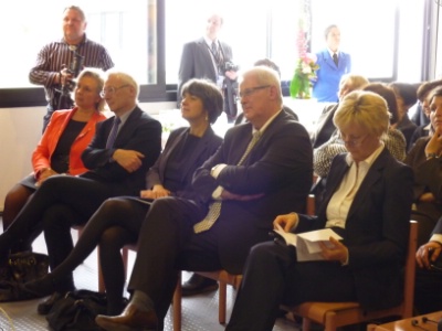 De gauche à droite : Martine Calderoli-Lotz pour la région Alsace, Jean-Claude Haller pour le conseil général du Bas-Rhin, Claire Lovisi, recteur de l'académie de Strasbourg, Roger Sengel, président du CEFPPA et Helma Orosz, maire de Dresde.