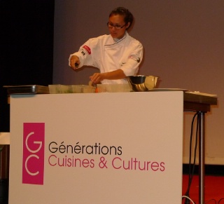 Krystel Lavarda, 1er prix du concours, en pleine action sur scène.