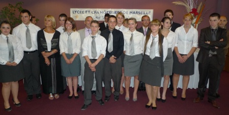 Les apprentis, meilleurs profils professionnels 2010, avec leurs responsables Les apprentis, meilleurs profils professionnels 2010, avec leurs responsables