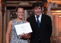 Emmanuelle Perrocheau, 3e prix restauration approfondissement service et commercialisation, et Michel Roth.
